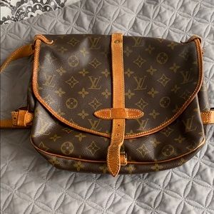 Authentic Louis Vuitton Saumur 30 crossbag
